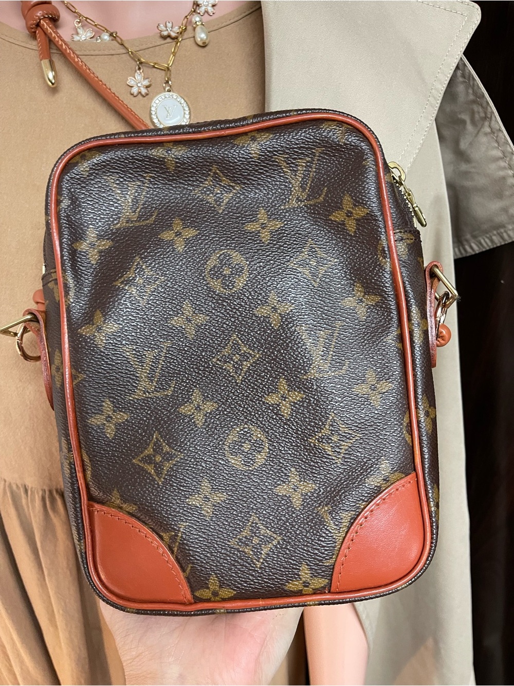 Authentic Louis Vuitton monogram vintage crossbody bag - Picture 8 of 15